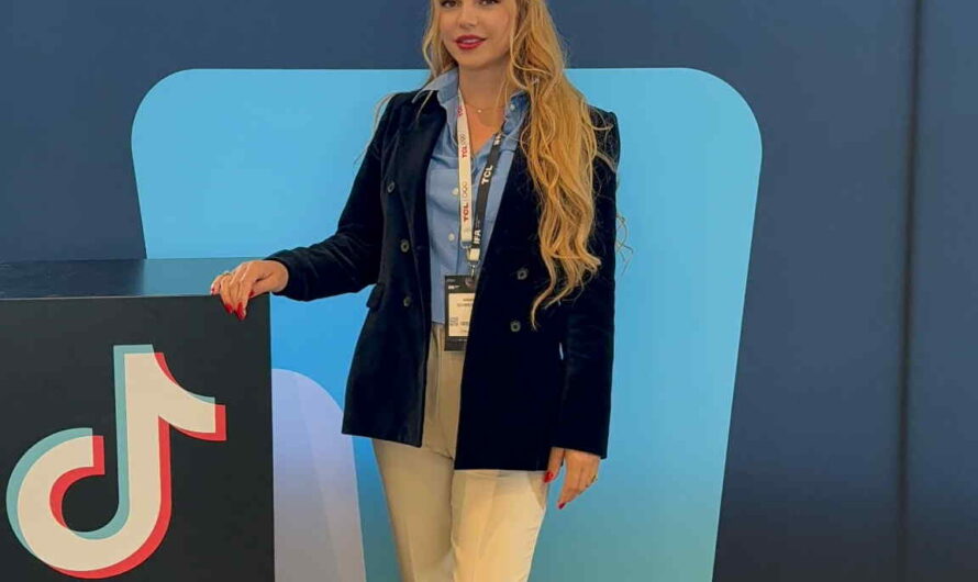 Инфлюенсер Анна Шнайдер посетила выставку IFA 2025