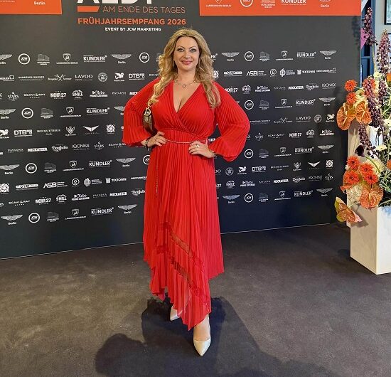 Елена Нузман на Красной дорожке в Берлине в апреле 2026